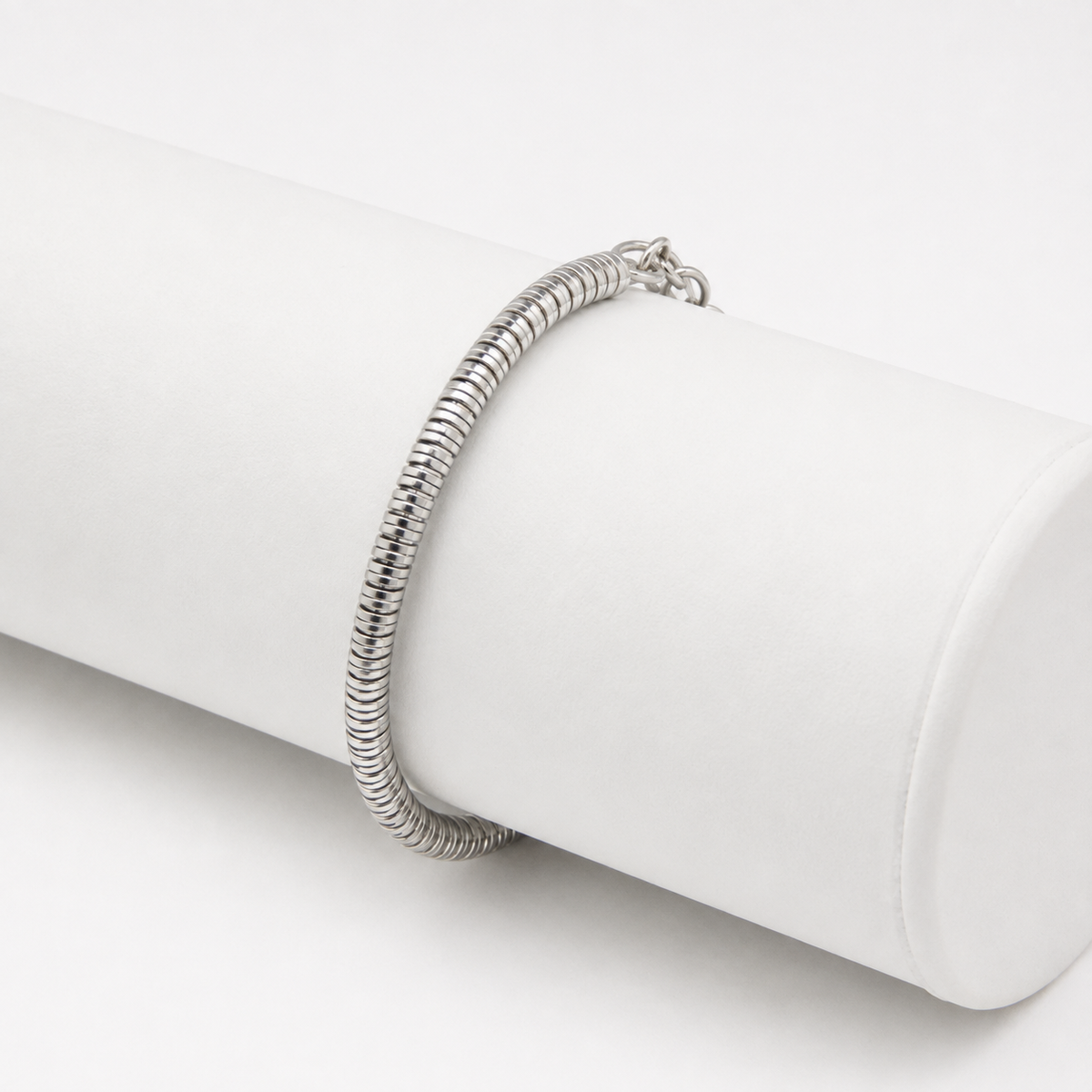 Bracelete Aro — detalhe do abertura lateral do aro