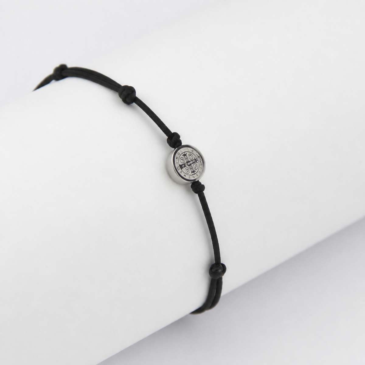 Pulseira Bento — detalhe do medalha de São Bento