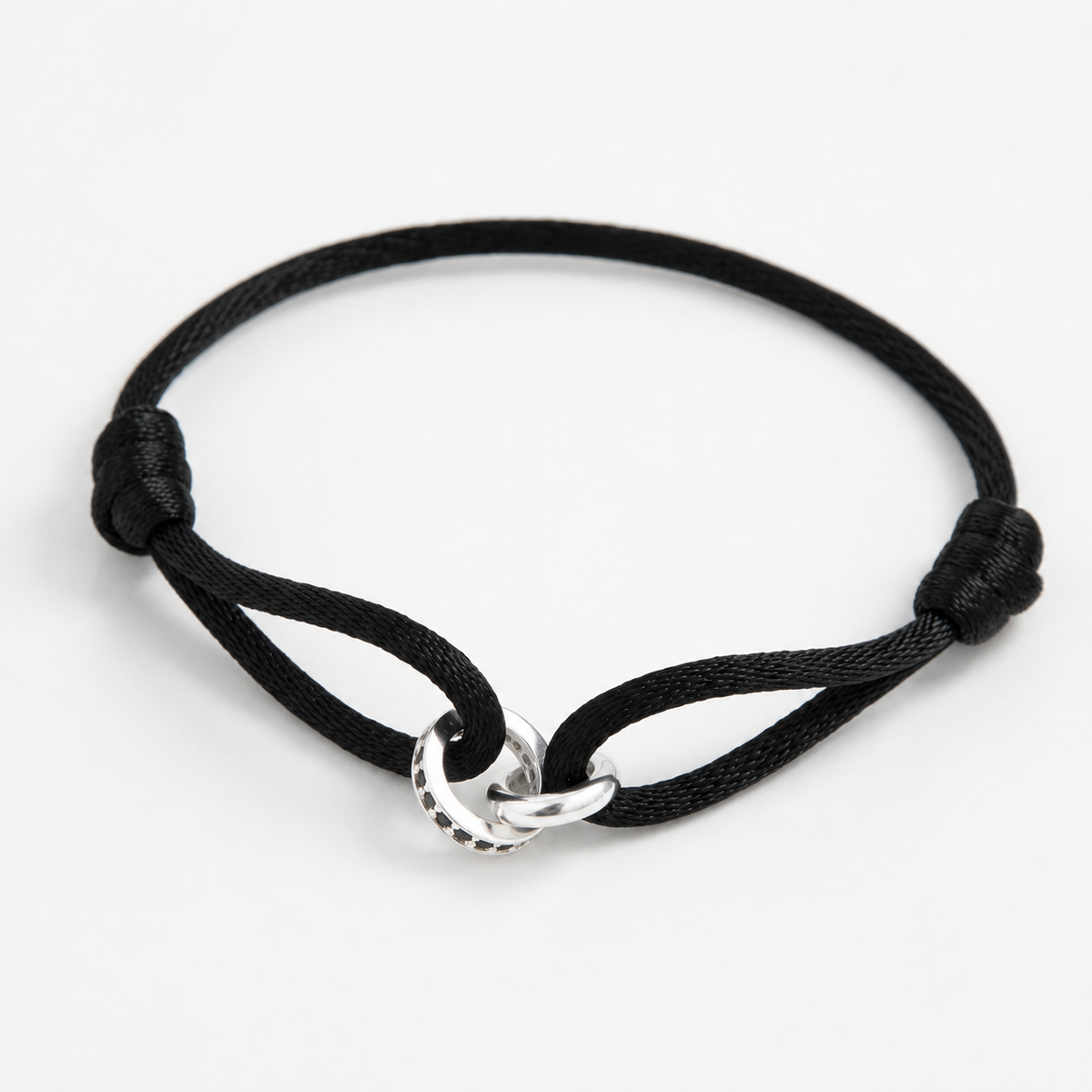 Pulseira Breu em prata 925 e ônix, vista frontal
