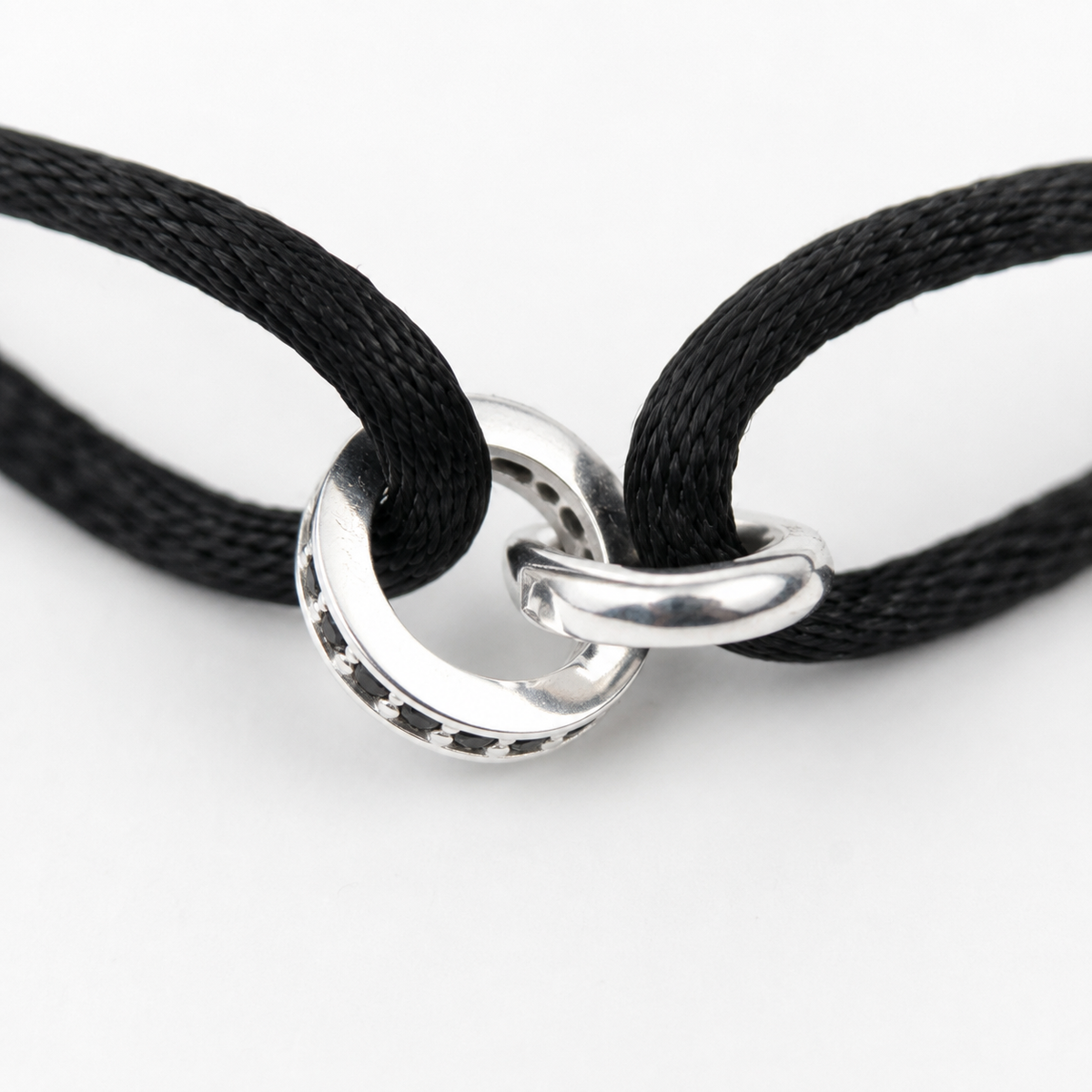 Pulseira Breu — pulseira masculina de prata 925 com ônix, vista lateral