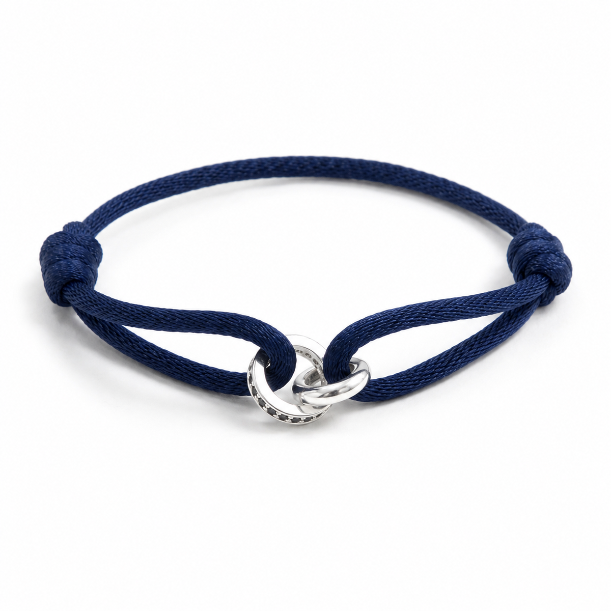 Pulseira Breu — pulseira masculina de prata 925 com ônix sobre fundo neutro