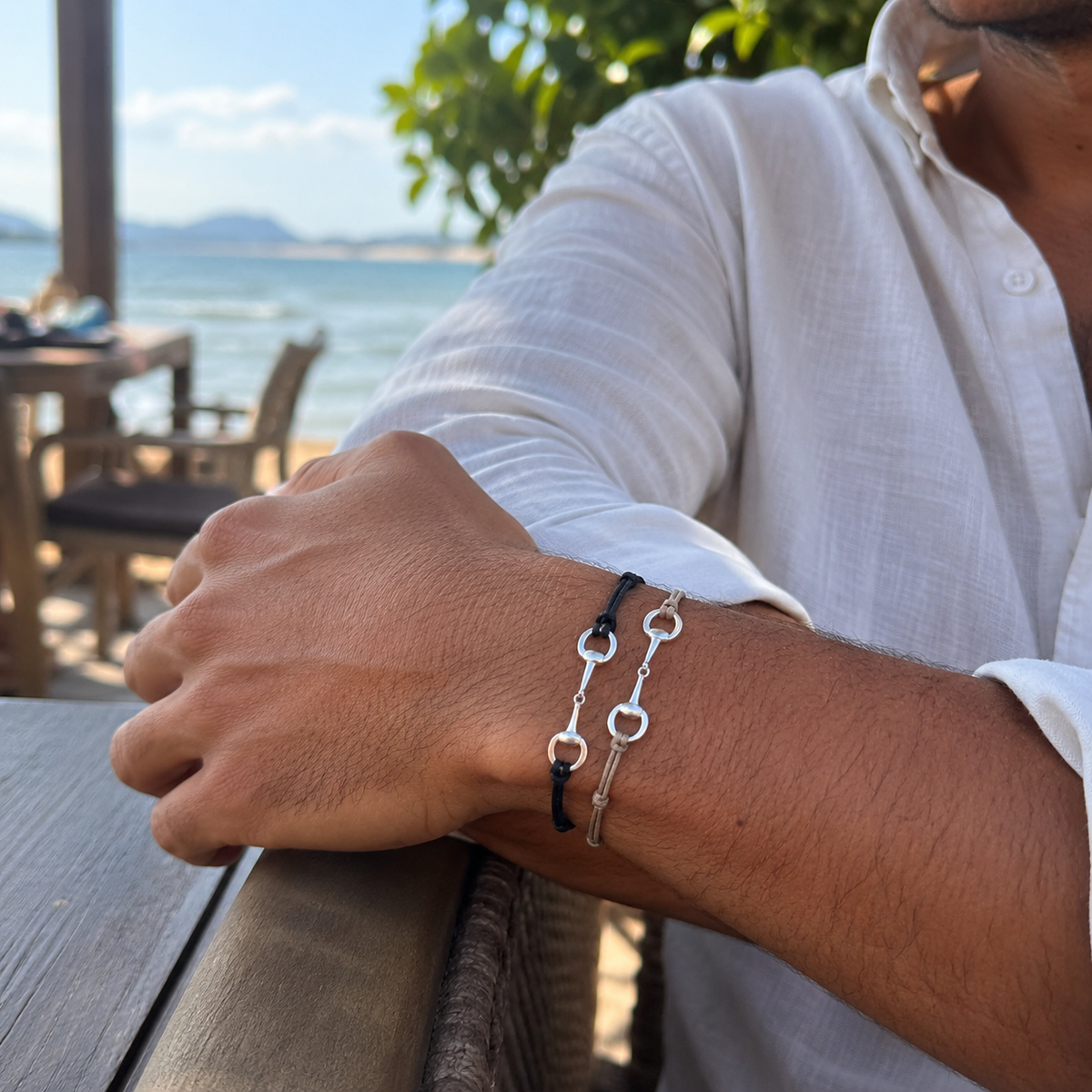 Pulseira Freio — pulseira masculina de prata 925 com pingente, vista lateral