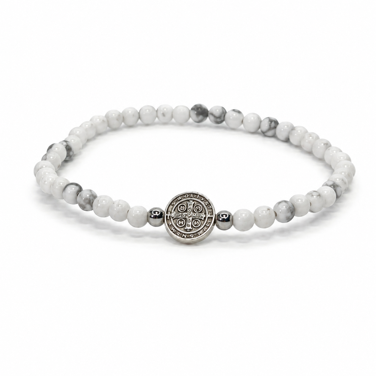 Pulseira Giz — pulseira masculina de pedra natural howlita sobre fundo neutro