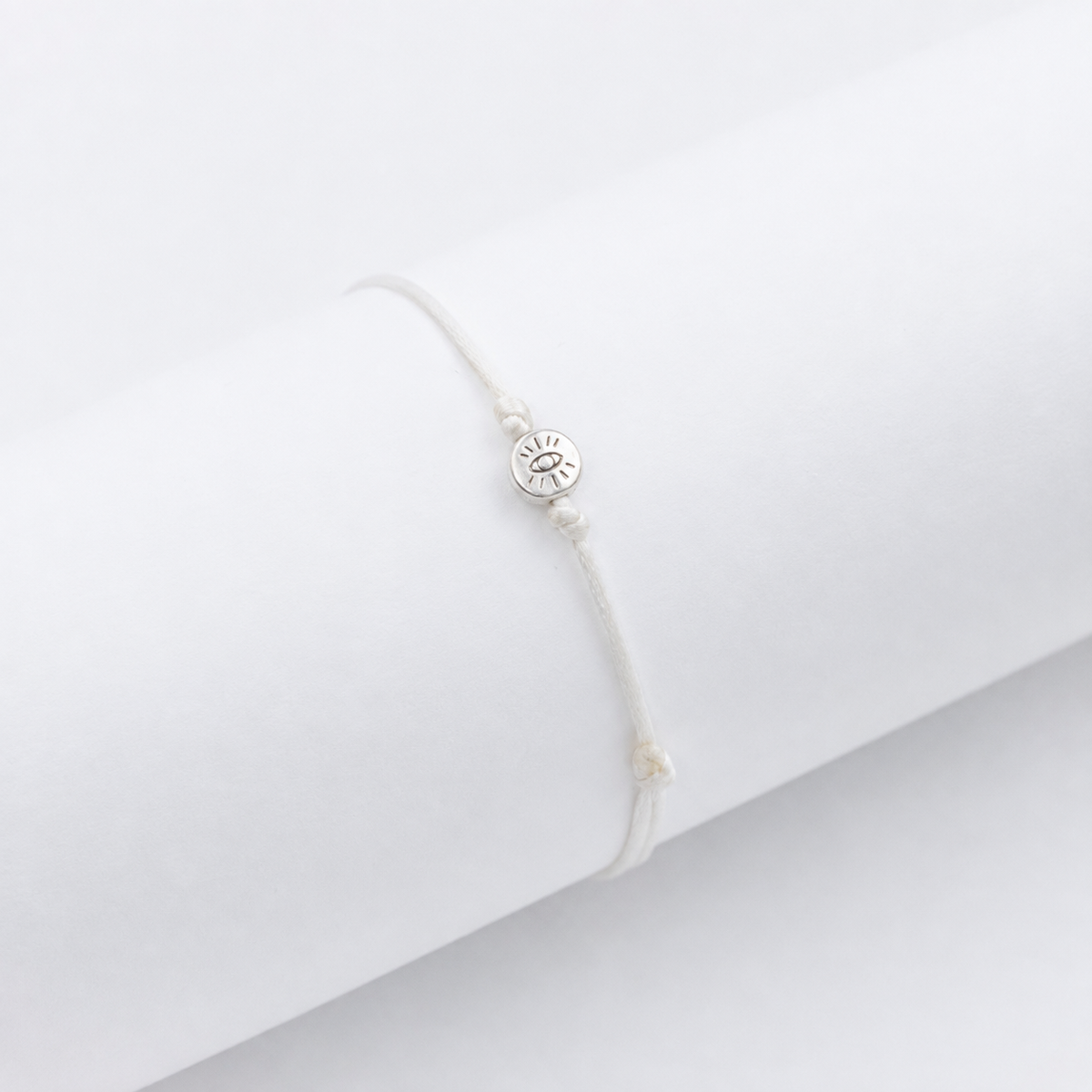 Pulseira Vigia no pulso masculino, uso real