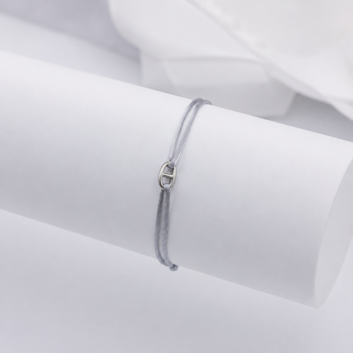 Pulseira Traço — pulseira masculina fina, vista lateral