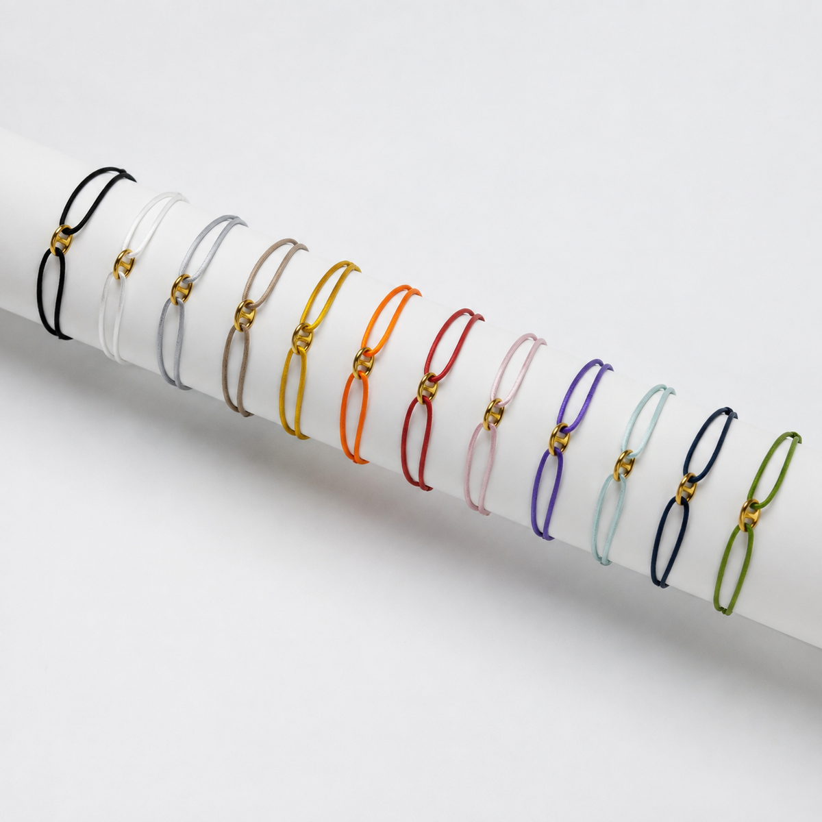 Pulseira Traço — pulseira masculina fina no pulso, com relógio
