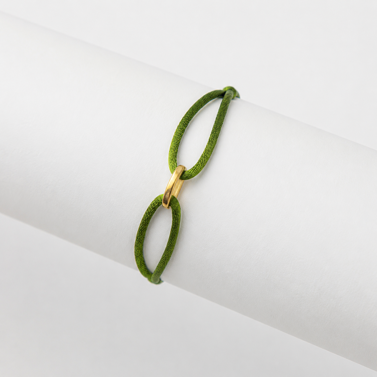 Pulseira Trama no pulso masculino, uso real