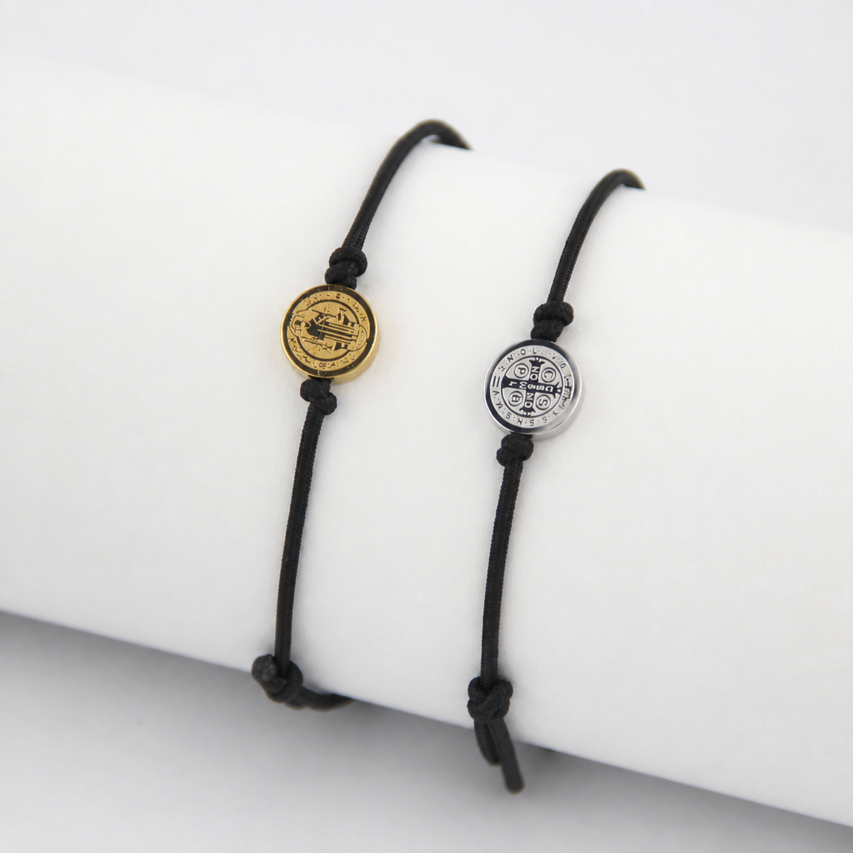 Pulseira Bento em aço cirúrgico, vista frontal