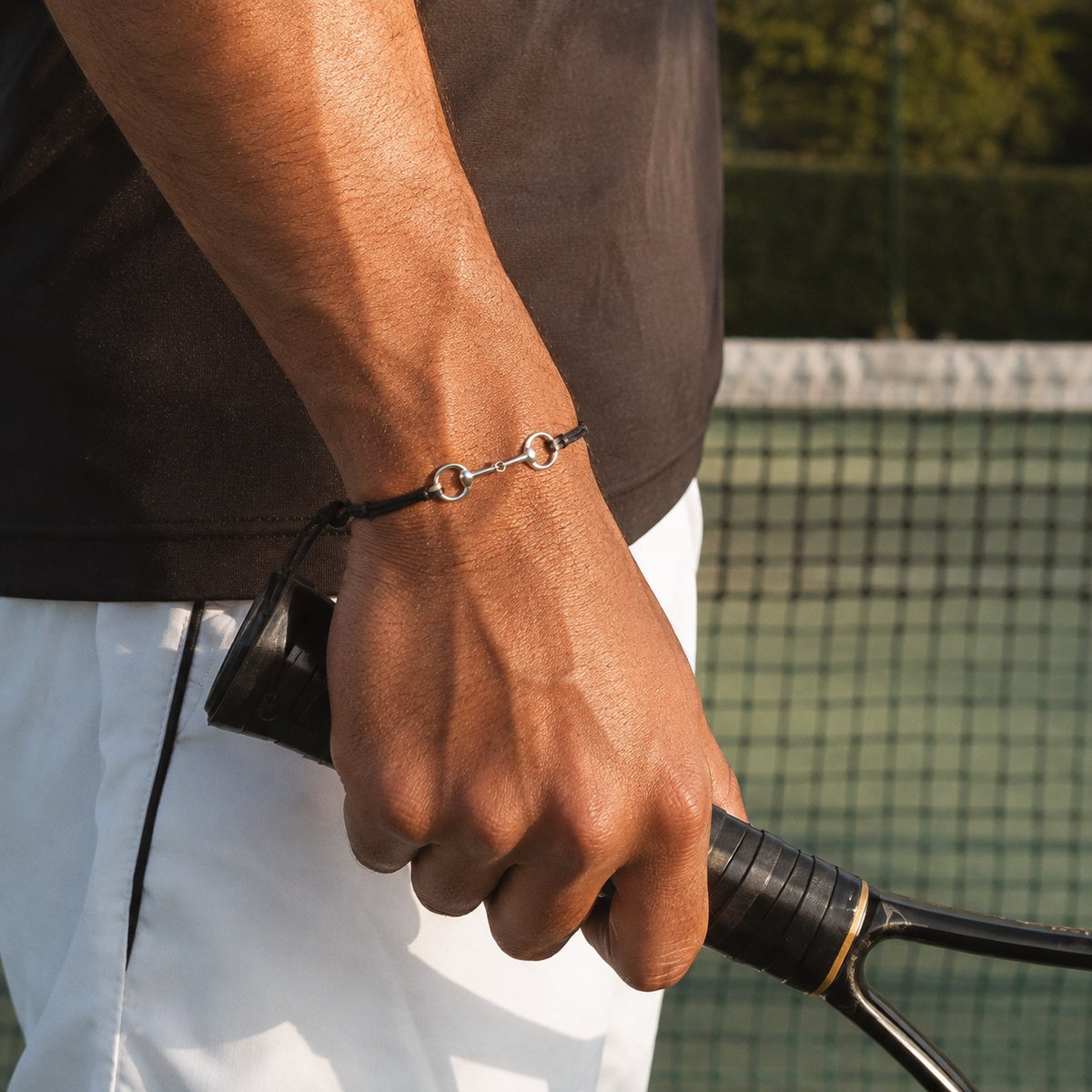 Pulseira Freio no pulso masculino, uso real