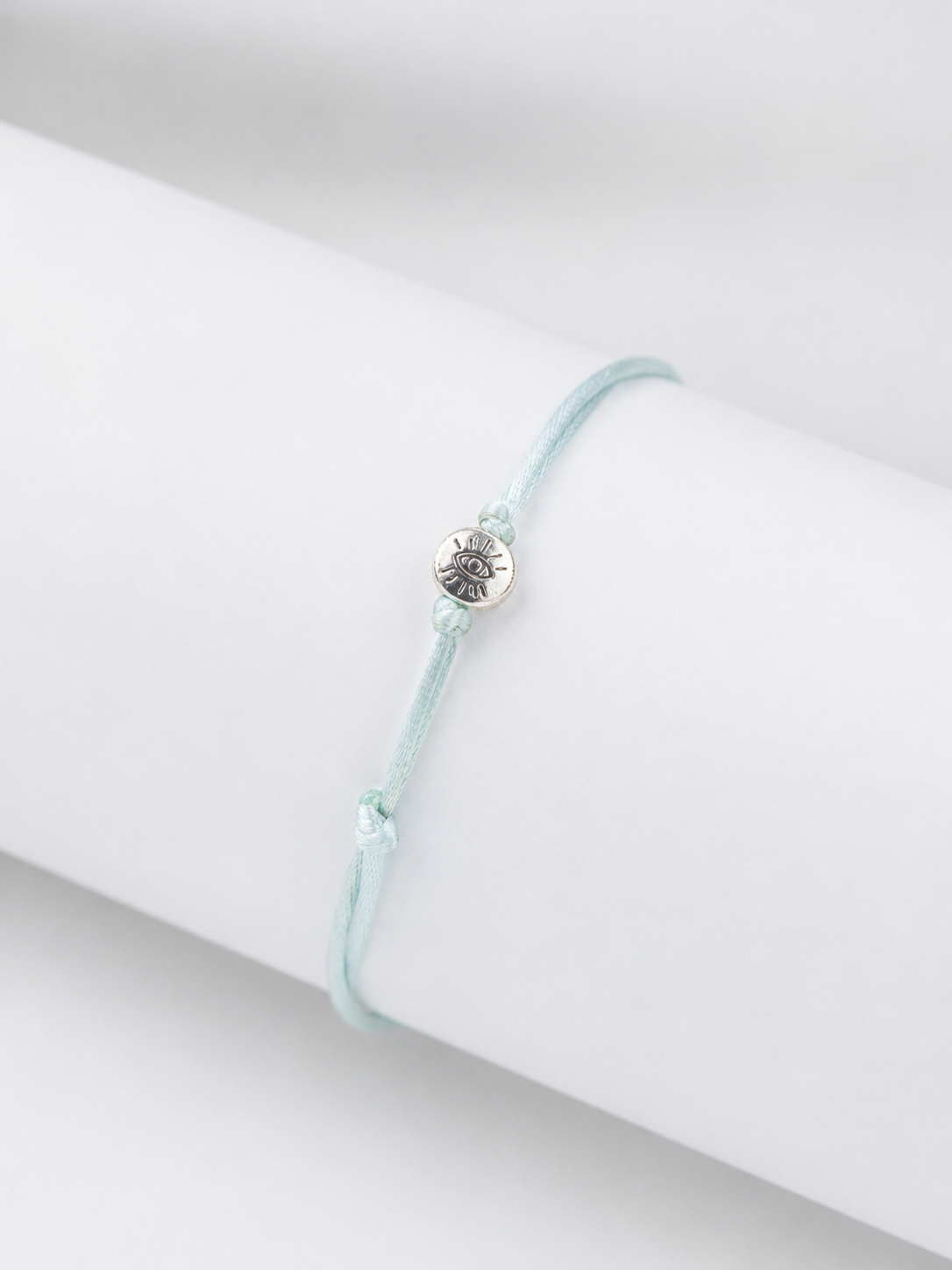 Pulseira Vigia — pulseira masculina de olho grego no pulso, com relógio
