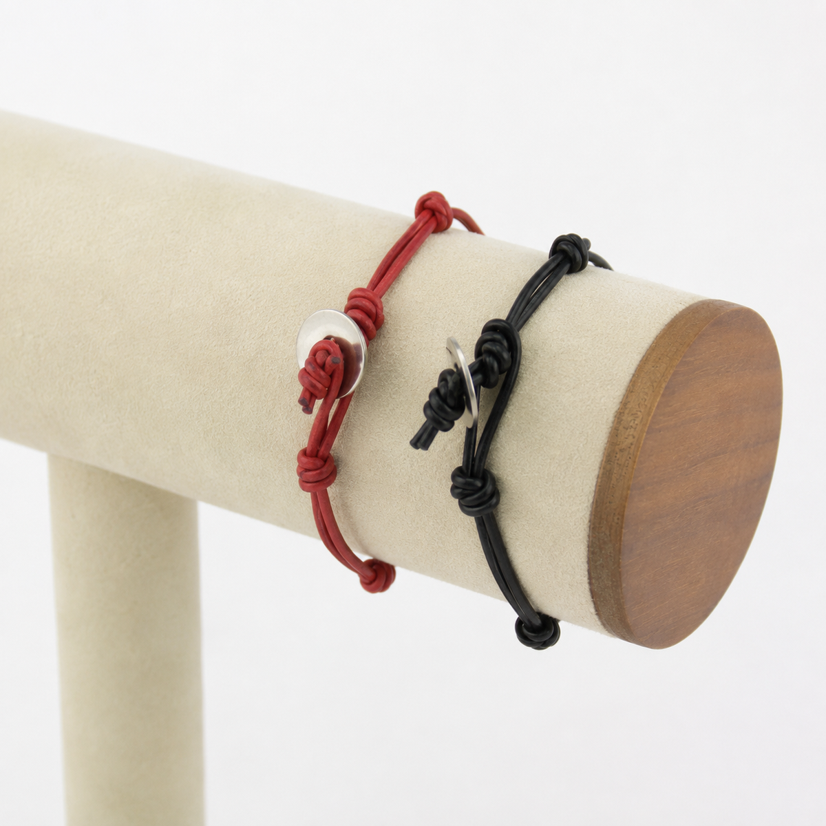 Pulseira Rédea no pulso masculino, uso real