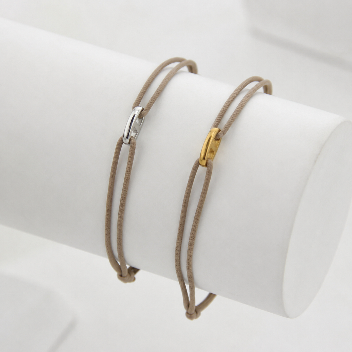 Pulseira Traço em fio italiano de 1 mm, vista frontal