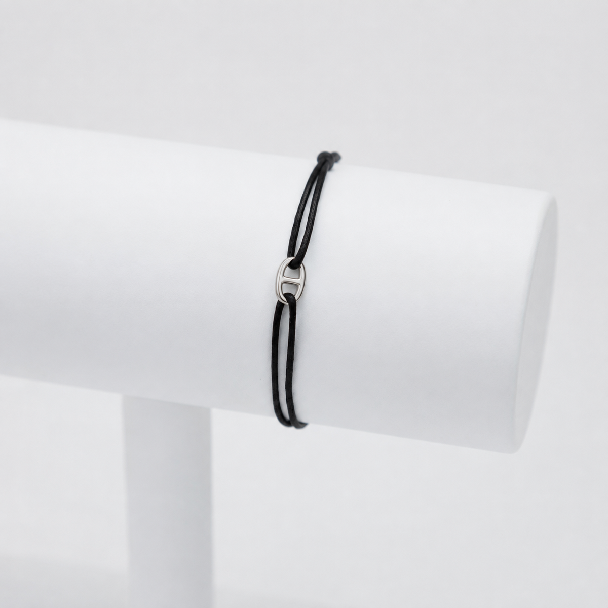 Pulseira Traço no pulso masculino, uso real