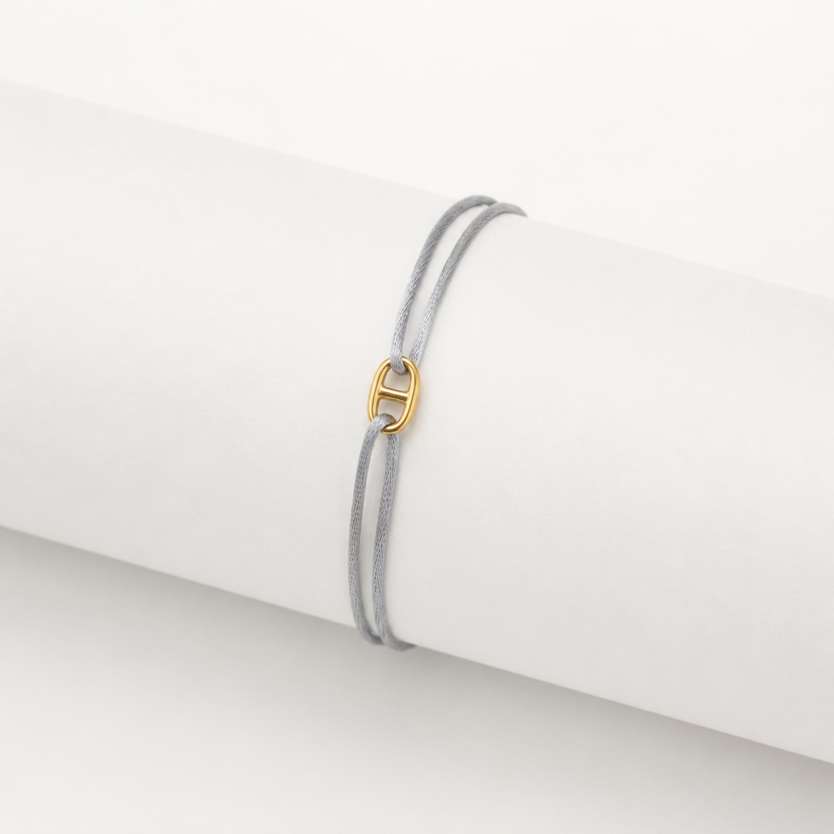 Pulseira Traço em fio italiano de 1 mm — foto de estúdio