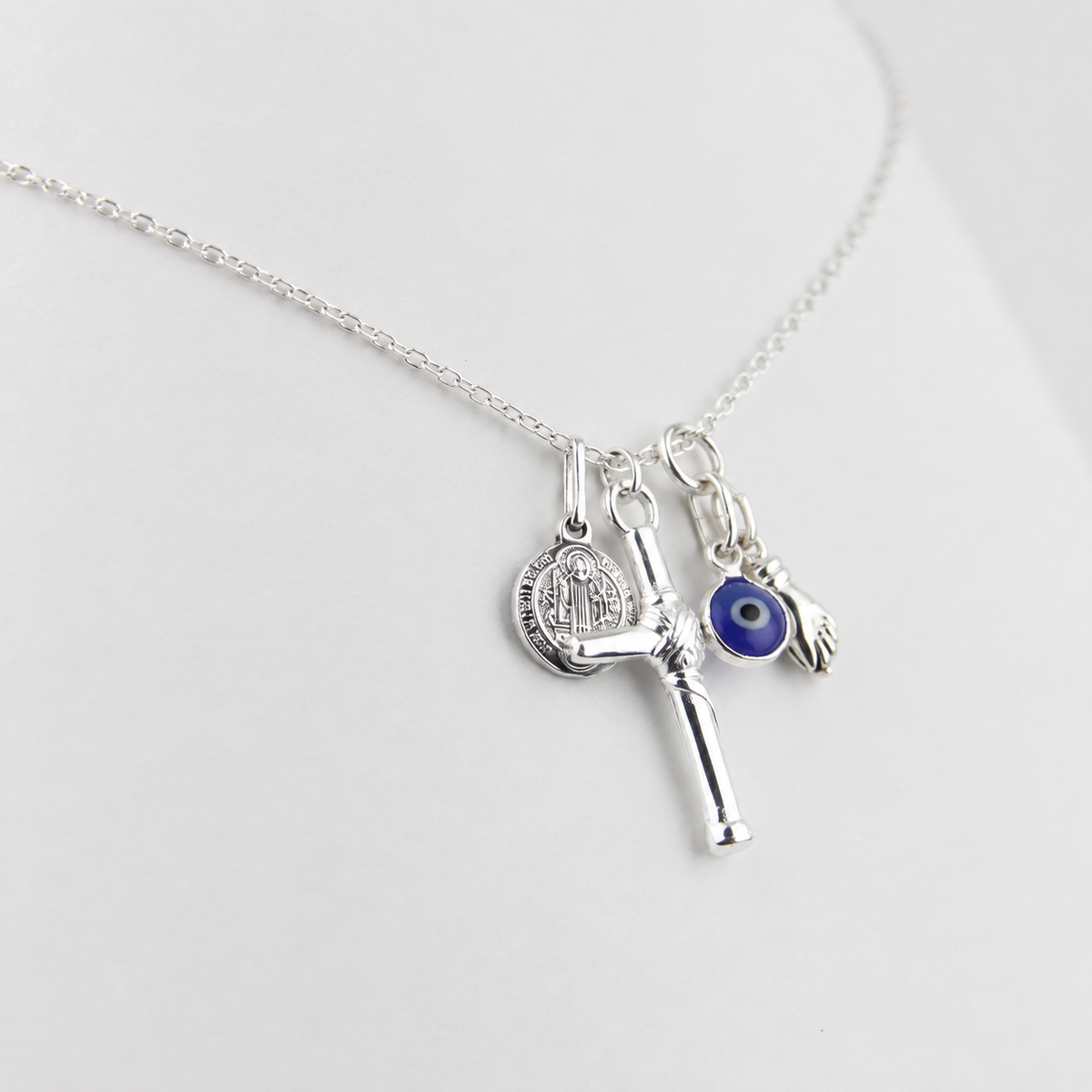 Colar Escudo em prata 925 italiana, pingente em detalhe